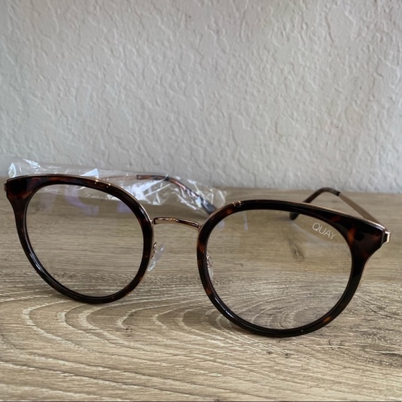 Quay Cryptic Blue Light Glasses - Picture 4 of 7